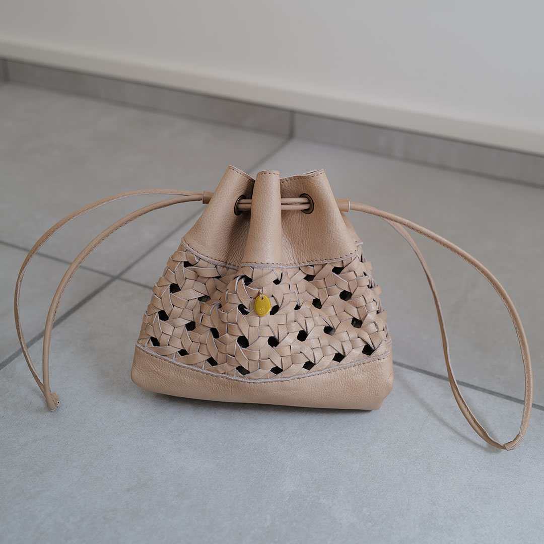 １行目左の画像