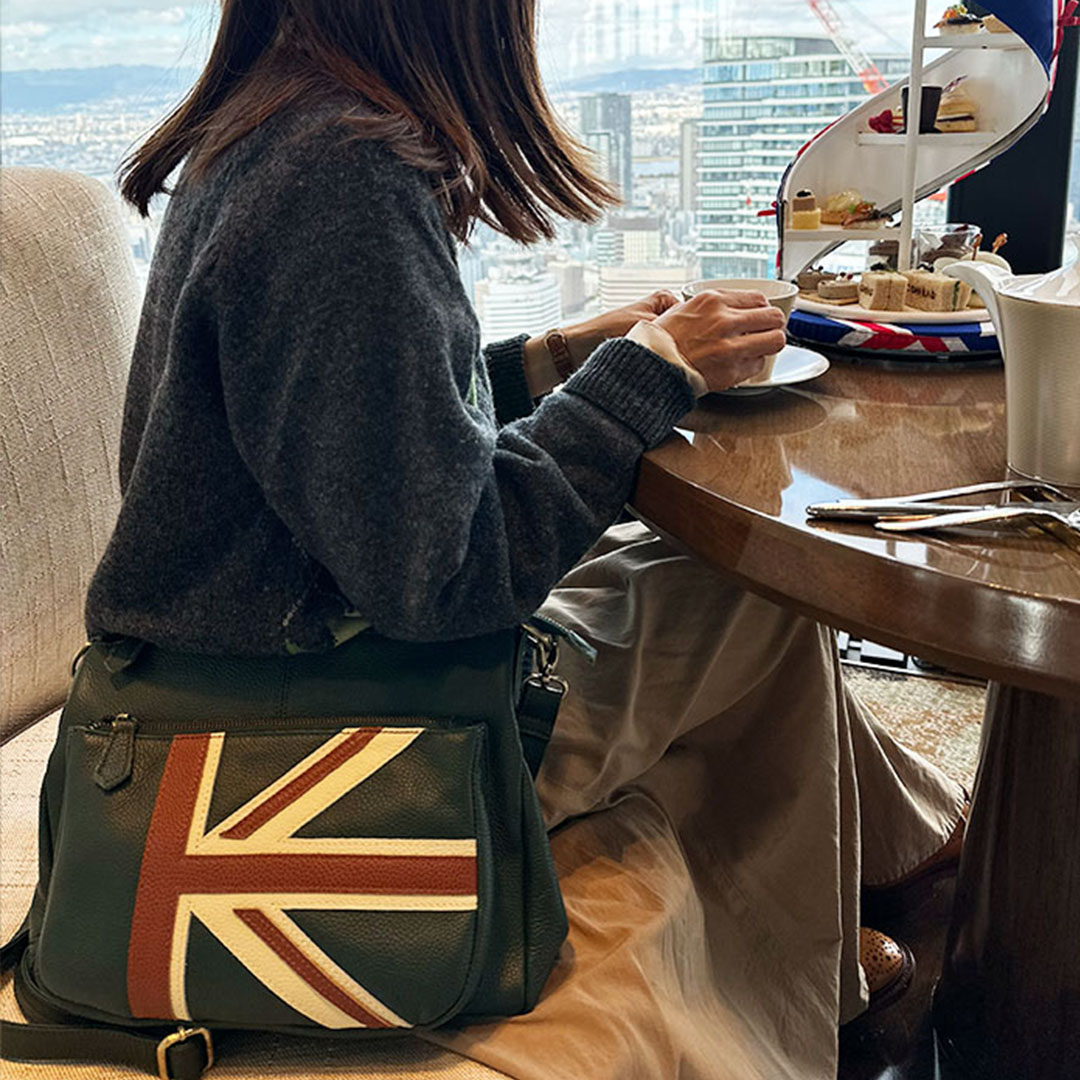MODアリエル・プラス｜収納力のある本革ショルダーバッグ